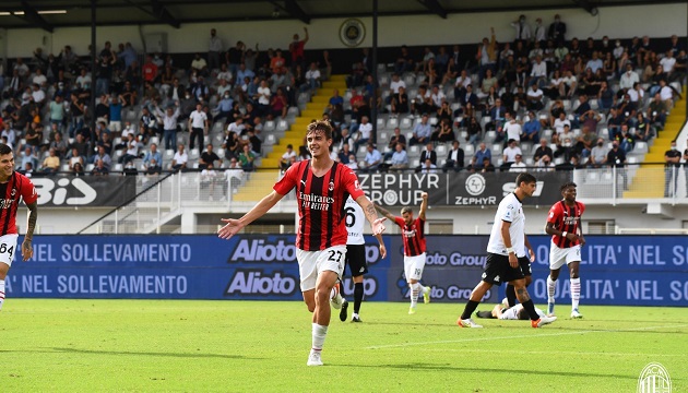 FAI7PzUWQAAcb o - OnzedAfrik