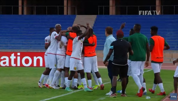 FBCDs dUcAILUoV - OnzedAfrik