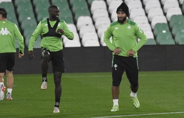 Real Betis Youssouf Sabaly a repris lentrainement collectif e1639314099399 - OnzedAfrik