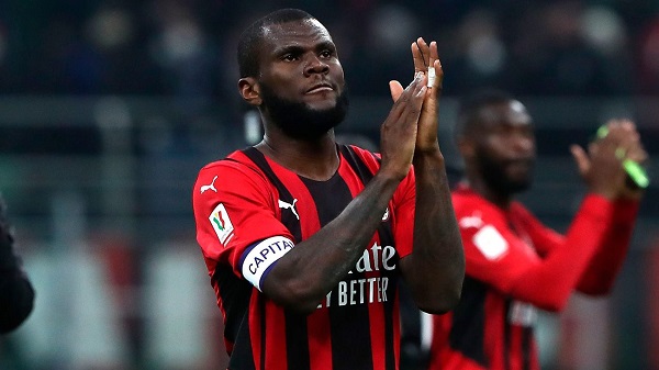 franck kessie saludando al publico - OnzedAfrik