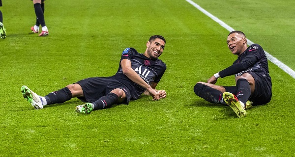 1200 L psg kylian mbapp en folie devant le coup franc d achraf hakimi - OnzedAfrik