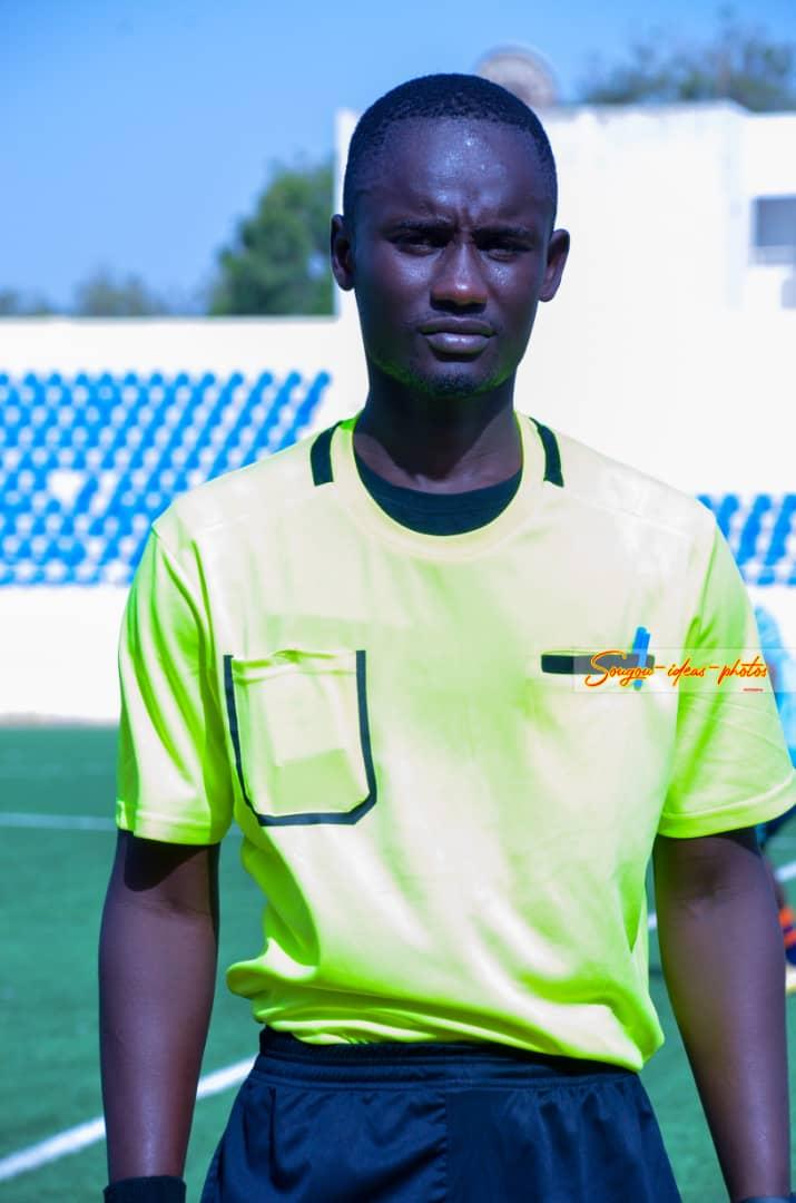 Coupe du Sénégal : Un arbitre sauve la vie d’un joueur en plein match (photo) 11 omar fall arbitre s cra de thie s 1778 - OnzedAfrik