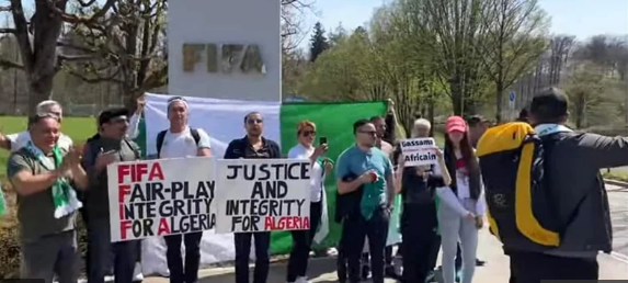 algerie cameroun manifestation de supporters algeriens devant le siege de la fifa - OnzedAfrik