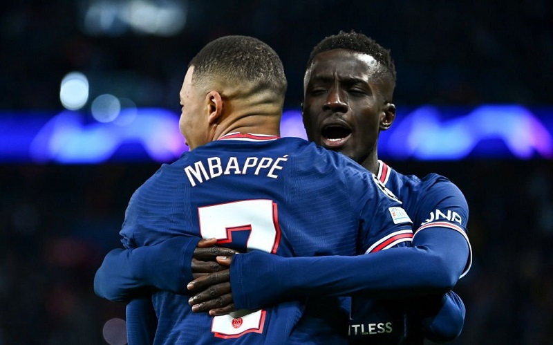 Mbappe Gana Gueye - OnzedAfrik