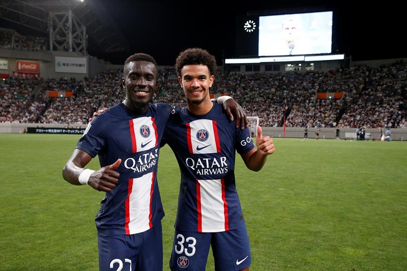 urawa 53 gueye zaire - OnzedAfrik