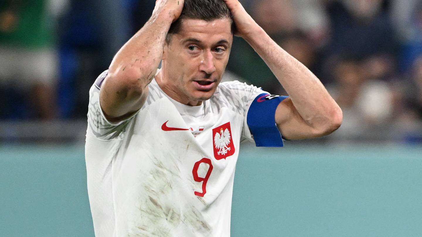 Robert Lewandowski rate un penalty et la Pologne fait match - OnzedAfrik