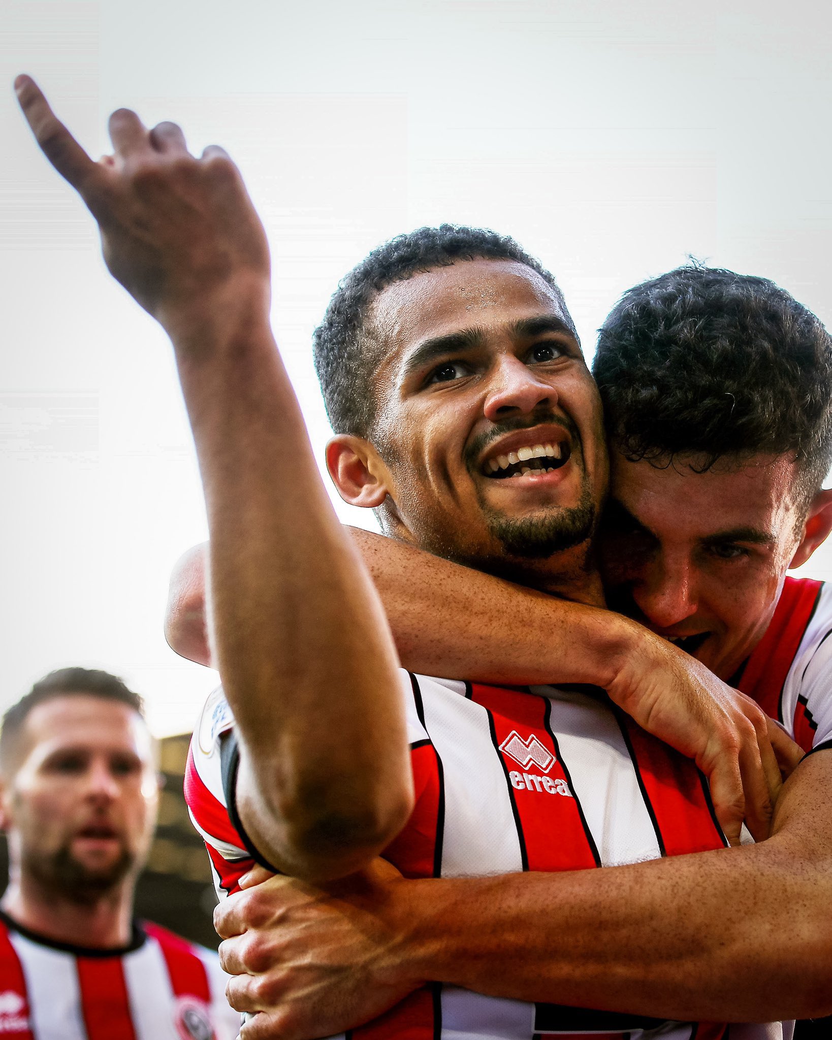 Fk6lWLVXkAAj9U1 - OnzedAfrik