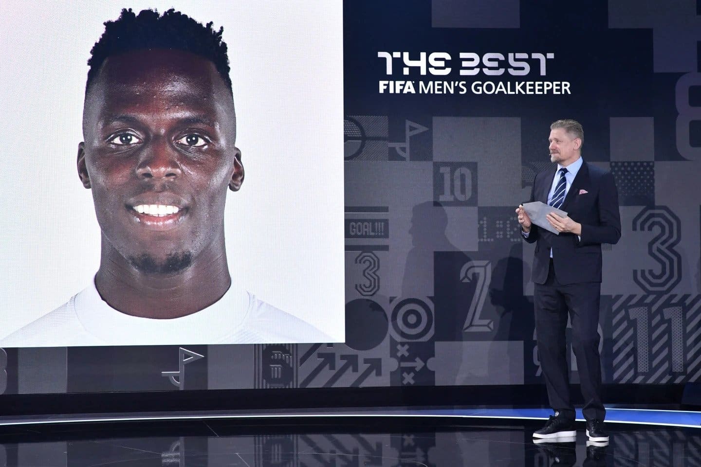 ezgif.com gif maker 2022 12 24T180755.007 - OnzedAfrik