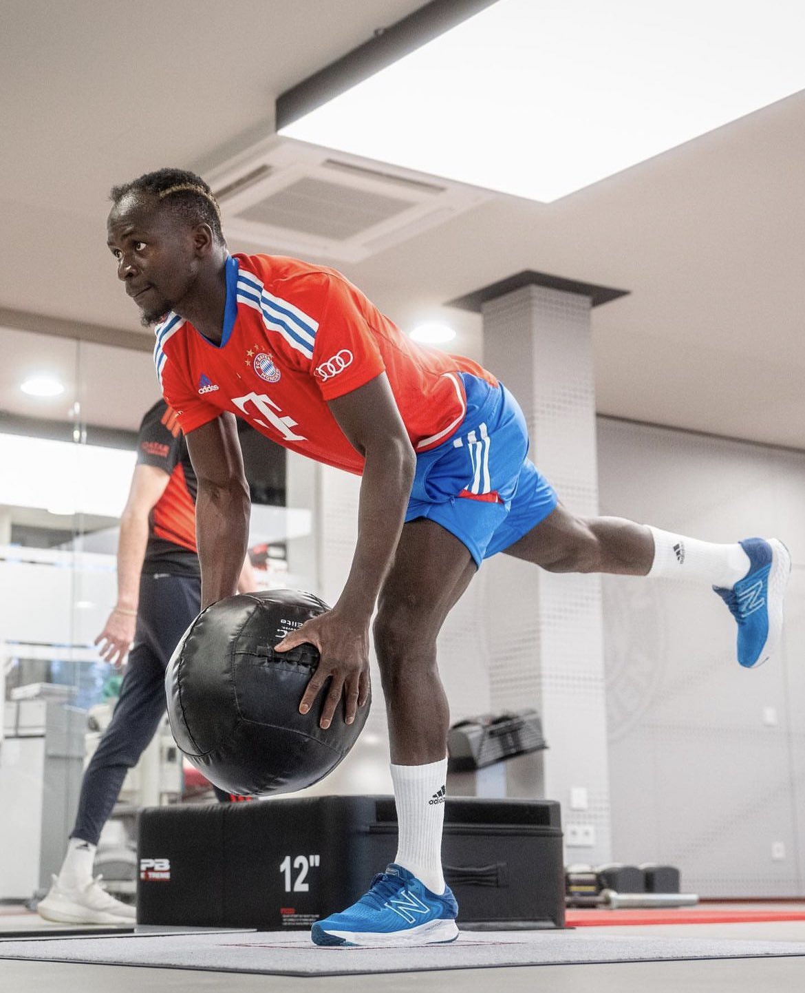 Le Bayern donne des nouvelles de Sadio Mané 23 FmIJaj2XkAEEfwe - OnzedAfrik