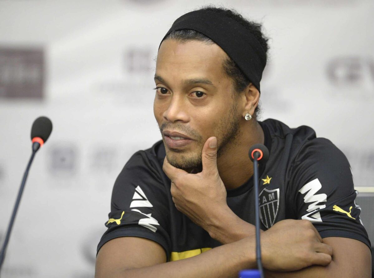 Ronaldinho Un duo avec David Guetta oui oui scaled e1677415501421 - Onze d'Afrik