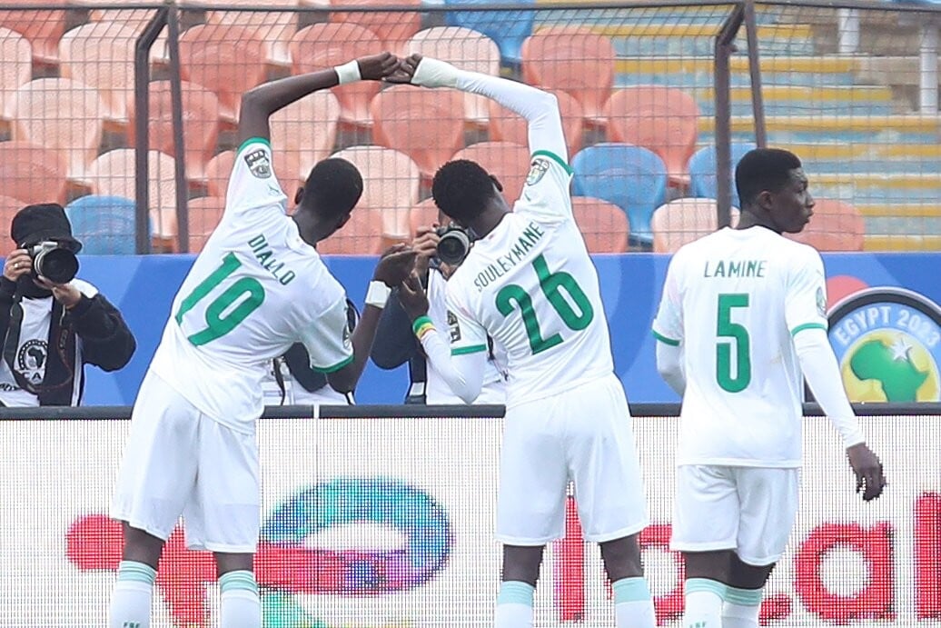 FplWMfwXEAEH7O4 - OnzedAfrik