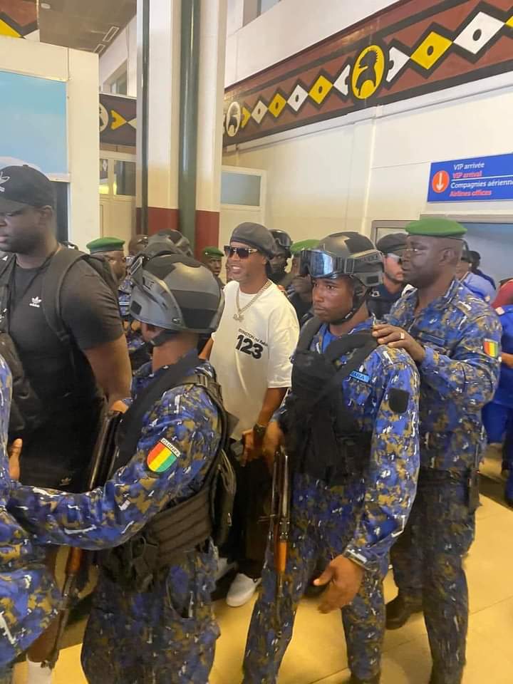 Ronaldinho aperçu en terre guinéenne, la raison dévoilée ! 30 20230311 114906 - OnzedAfrik