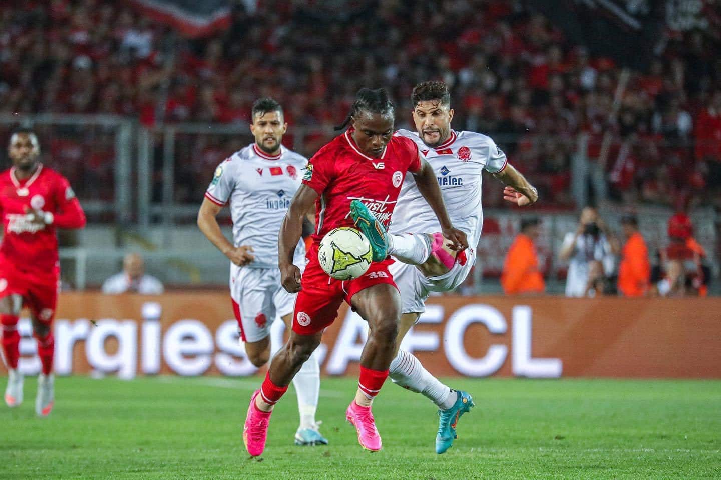 Fu1KQIHWAAAL8UG - OnzedAfrik