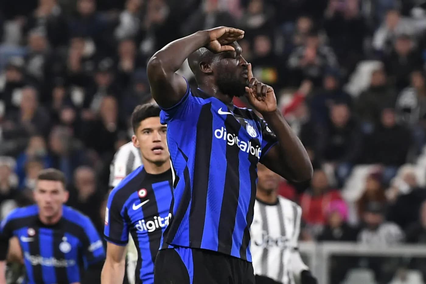 romelu lukaku vise par des cris racistes a turin - OnzedAfrik