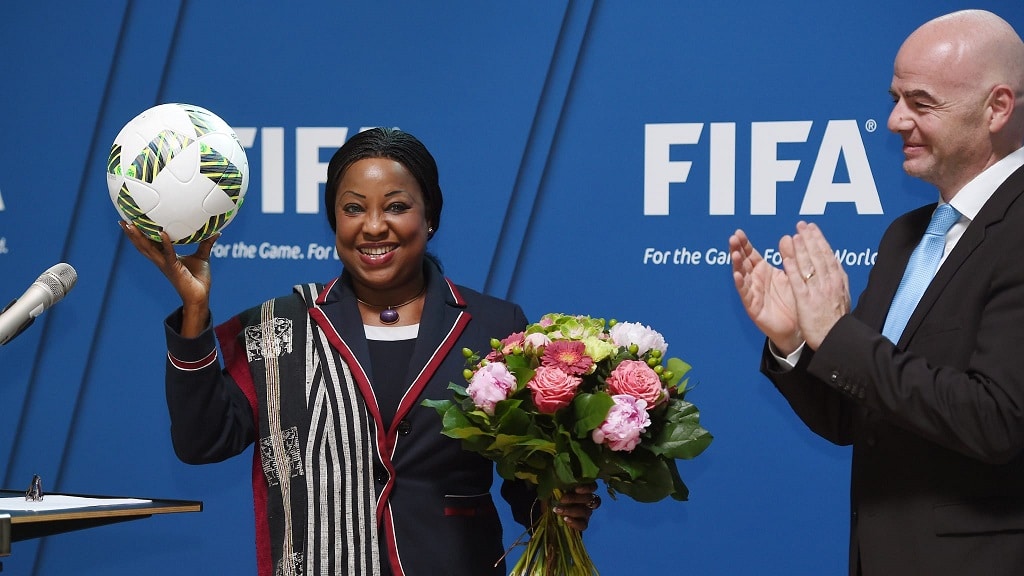 Fatma Samoura en compagnie du president de la FIFA Gianni Infantino - OnzedAfrik