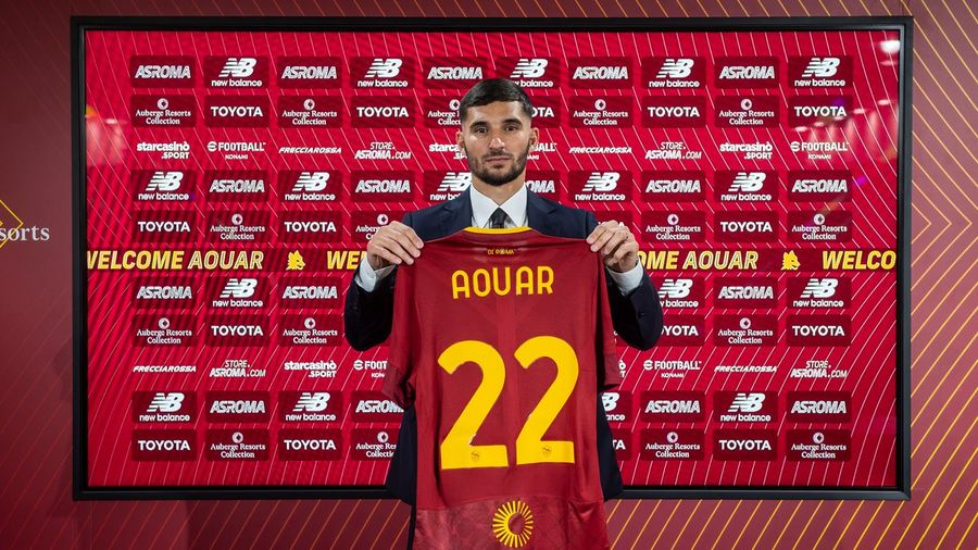 aouar posa con la camiseta de la roma captura asroma 1 - OnzedAfrik