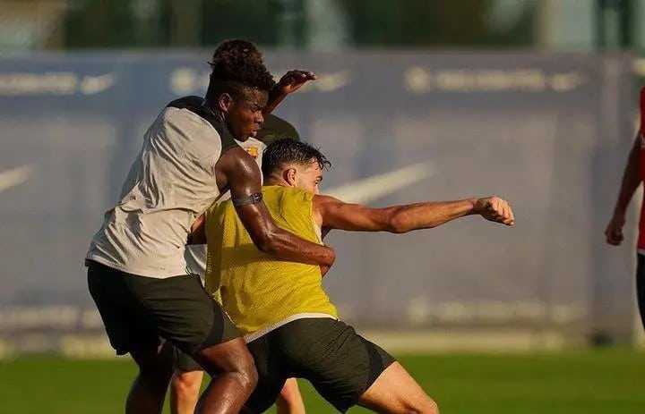 F1QOv4VXgAAX6Vc - OnzedAfrik