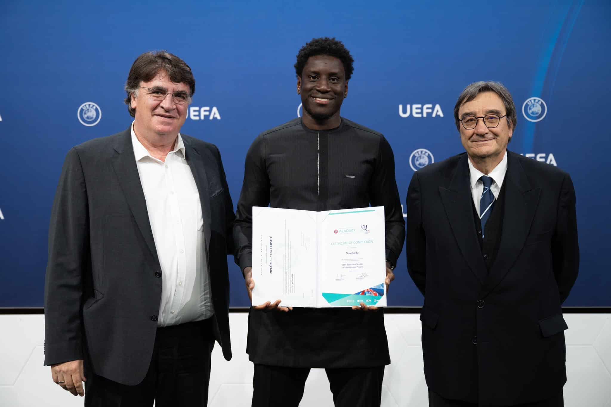 F8PNQzbXsAAtEKa - OnzedAfrik