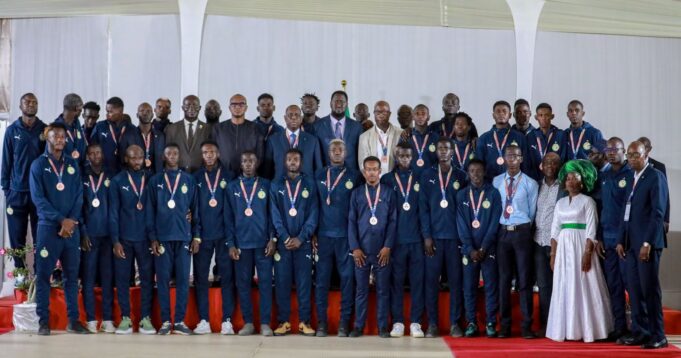 lions sourds muets palais 681x358 1 - OnzedAfrik