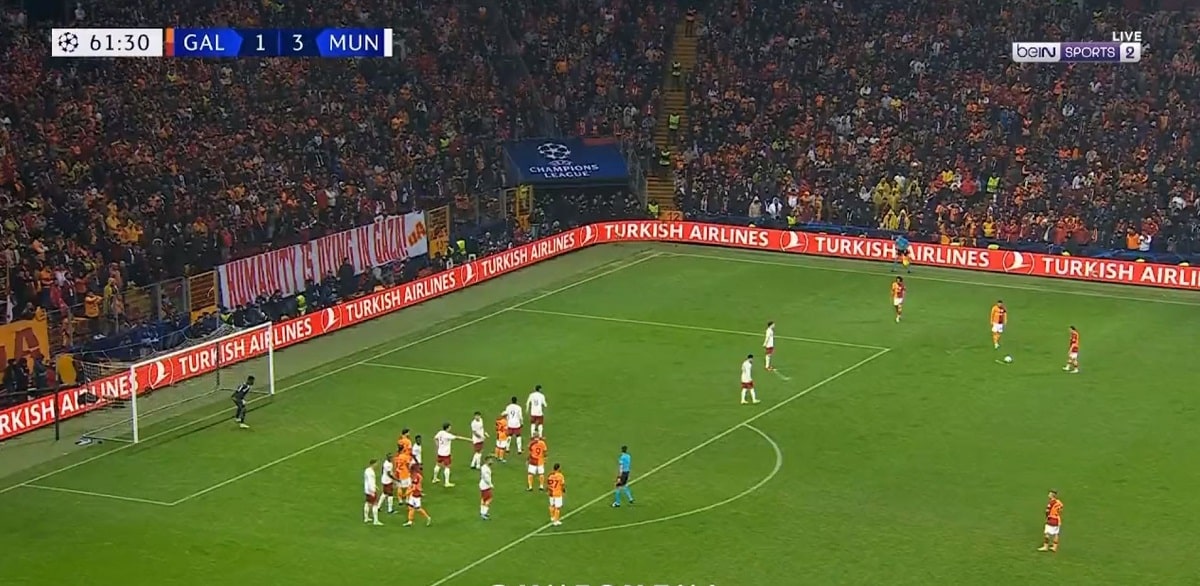 Ziyech coup franc - OnzedAfrik