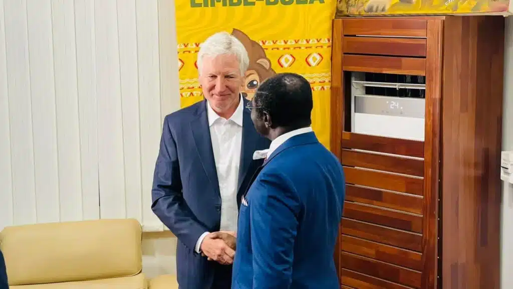 Cameroun–Marc Brys prévient Samuel Eto'o : « Je suis à l'écoute, mais il est hors de question de ... » 11 Marc Brys avec le ministre des Sports