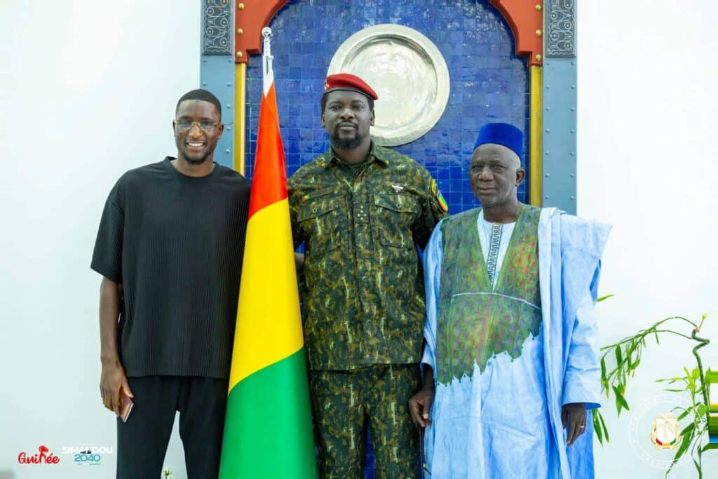 Guinée : le Général Mamadi Doumbouya pose un geste de taille envers Sehrou Guirassy (photos) 17 471434146 4710669122492517 5948922485309758846 n - OnzedAfrik