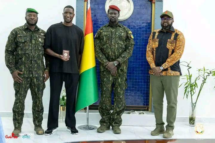 Guinée : le Général Mamadi Doumbouya pose un geste de taille envers Sehrou Guirassy (photos) 19 471441460 582235587981464 2158862640646991307 n - OnzedAfrik