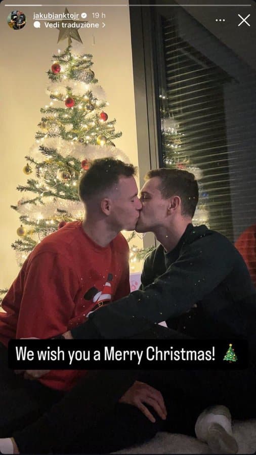 Noël : un joueur de la Serie A fait son coming-out (photo) 11 GfqaZCoXoAAmWcf - OnzedAfrik