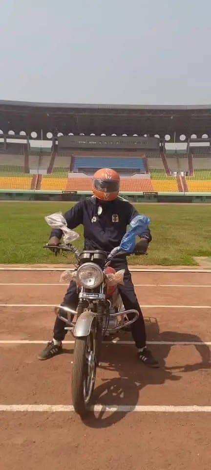RCA : Le sélectionneur de l'équipe A' récompensé d'une moto pour sa qualification historique au CHAN (photos) 14 GgeftL XkAA6VGW - OnzedAfrik
