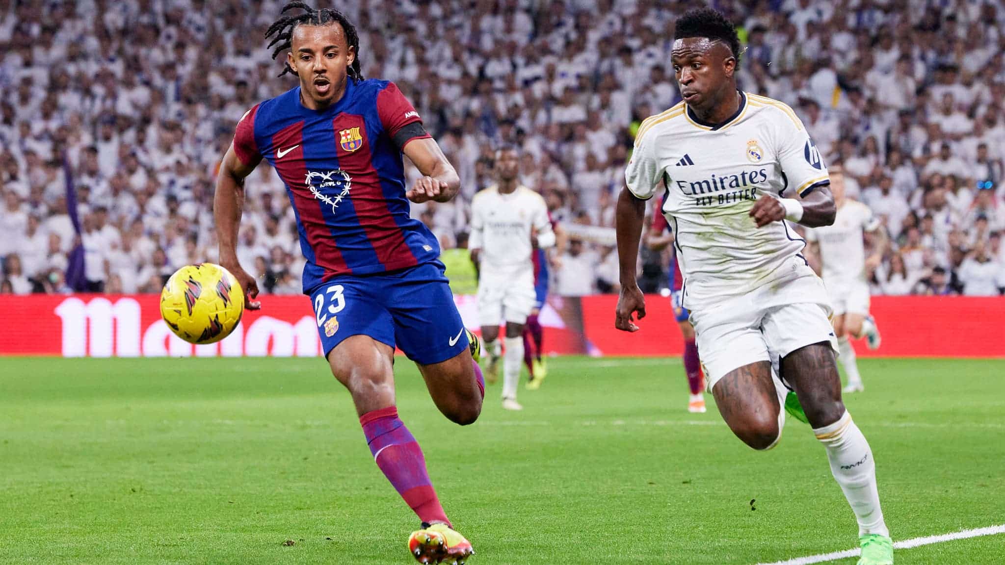 Jules Kounde et Vinicius lors de Real Barca en avril 2024 1964314 - OnzedAfrik