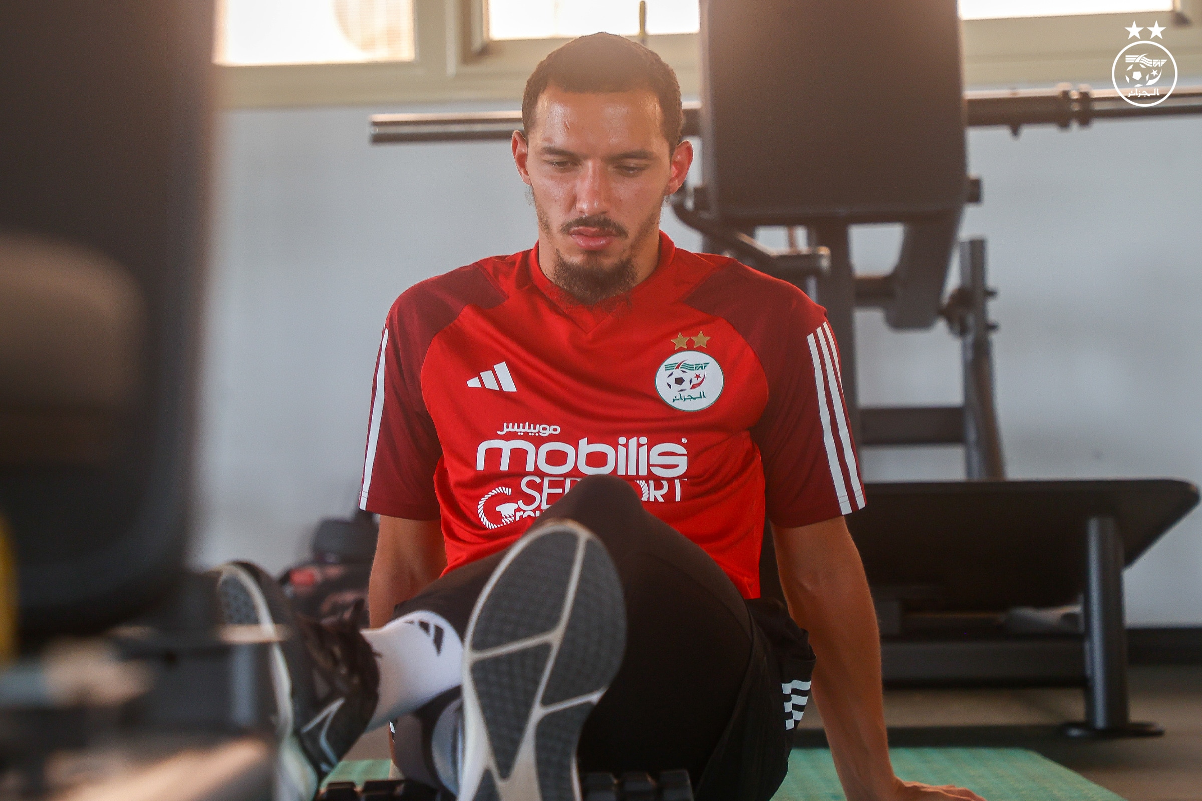 bennacer salle entrainement genou blessure rouge - OnzedAfrik