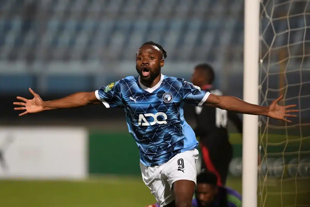 https3A2F2Fwww.afrik foot.com2Fapp2Fuploads2F20252F052FFiston Mayele Pyramids - OnzedAfrik