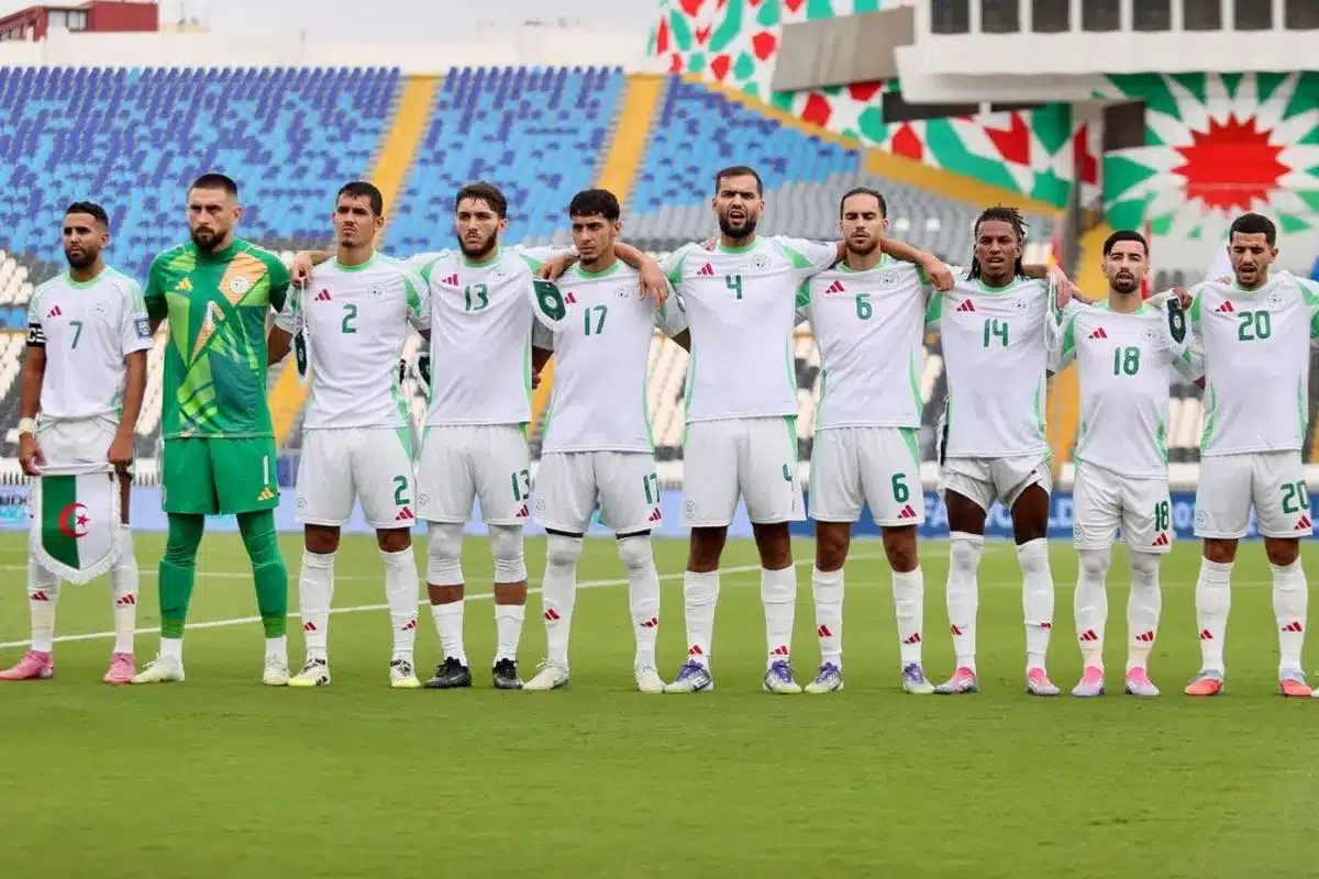 https3A2F2Fwww.afrik foot.com2Fapp2Fuploads2F20252F092FEquipe dAlgerie 2 - OnzedAfrik