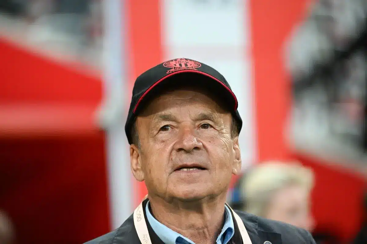 https3A2F2Fwww.afrik foot.com2Fapp2Fuploads2F20252F092FGernot Rohr Benin 1 - OnzedAfrik