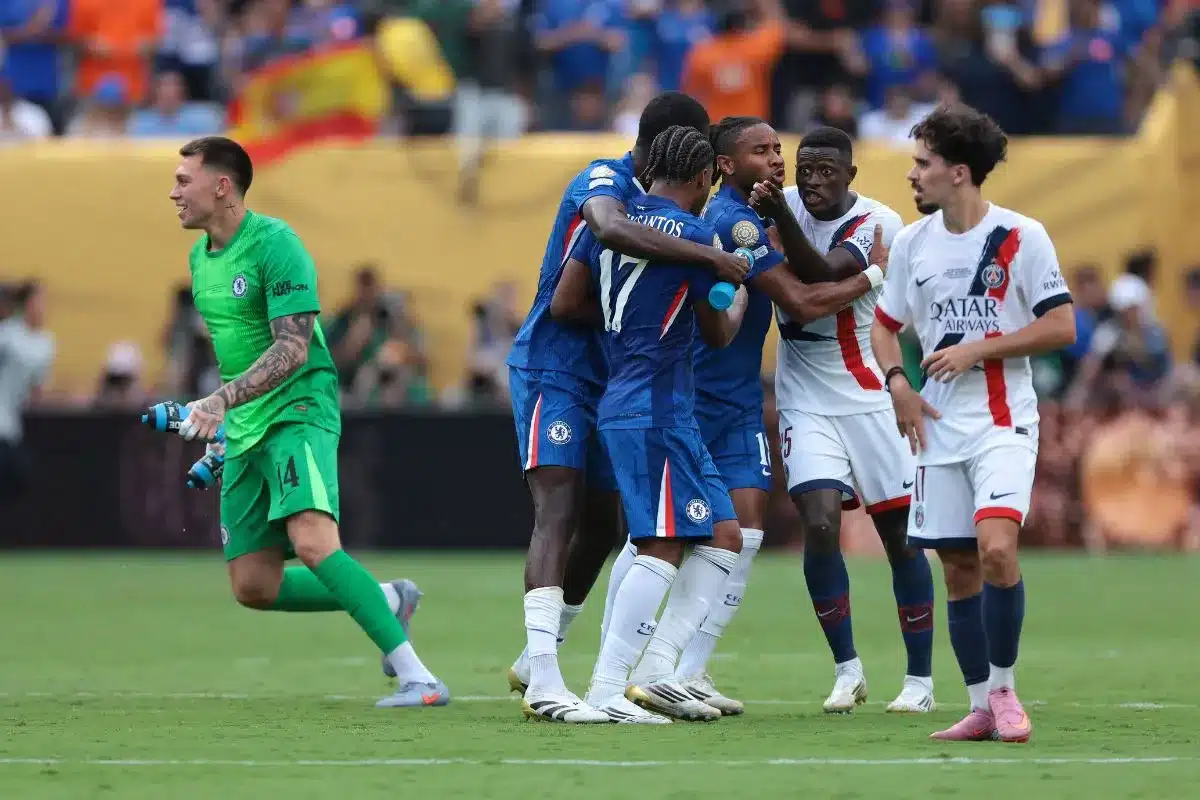 https3A2F2Fwww.afrik foot.com2Fapp2Fuploads2F20252F092FMamadou Sarr Chelsea - OnzedAfrik