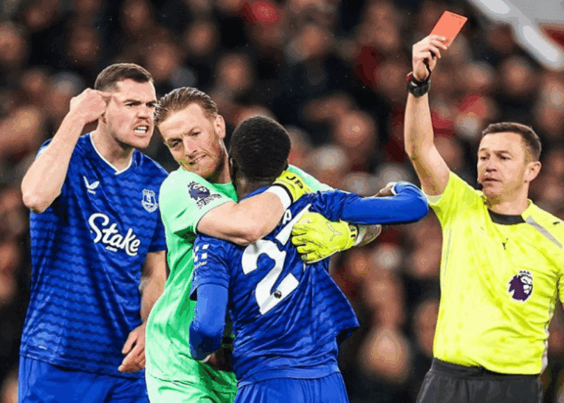 Gana Gueye rouge - OnzedAfrik