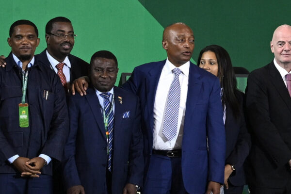 Samuel Eto&rsquo;o soutient Gianni Infantino face aux critiques
