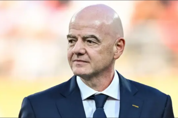 Les légendes du football se lèvent contre la FIFA
