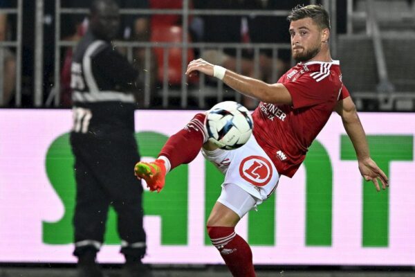 Brest : Hugo Magnetti, un pilier au cœur de la Ligue 1