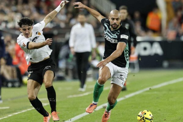 Sofyan Amrabat rejoint l&rsquo;Ajax Amsterdam : un transfert attendu