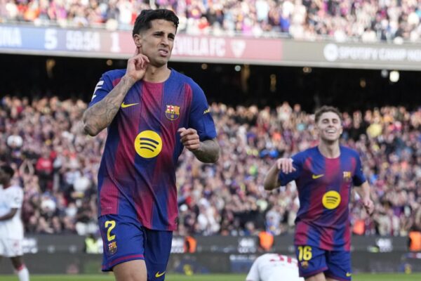 João Cancelo brille avec un doublé contre Santander