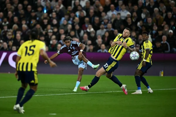 Ibrahim Mbaye brille avec Aston Villa en Ligue des champions