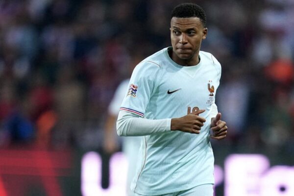 Kylian Mbappé et Arda Güler : un échange amical sur le terrain