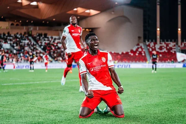 Liverpool privilégie Lamine Camara pour renforcer son milieu de terrain